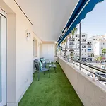 - Marina Banus, Puerto Banus, 2br Location, Pool & Parking Appartement Marbellac