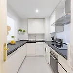 Apartman - Marina Banus, Puerto Banus, 2br Location, Pool & Parking