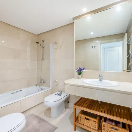 - Marina Banus, Puerto Banus, 2br Location, Pool & Parking Διαμέρισμα *