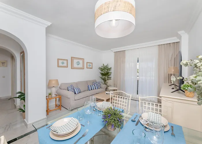 - Marina Banus, Puerto Banus, 2br Location, Pool & Parking Marbella