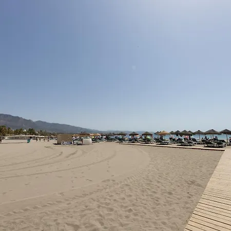 - Marina Banus, Puerto Banus, 2br Location, Pool & Parking Marbella