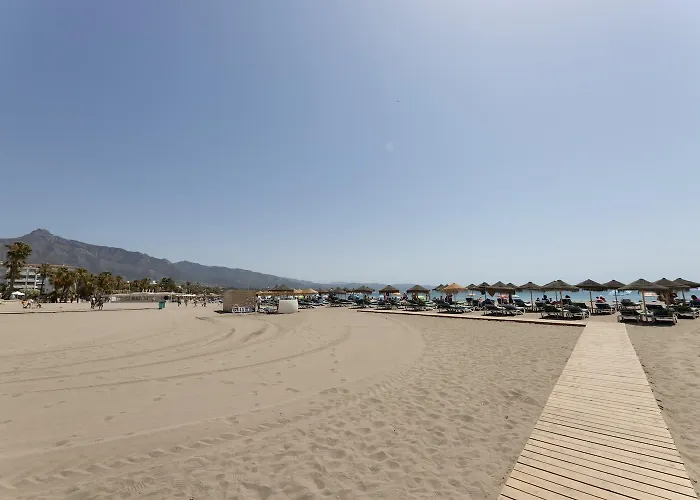 - Marina Banus, Puerto Banus, 2br Location, Pool & Parking Marbella